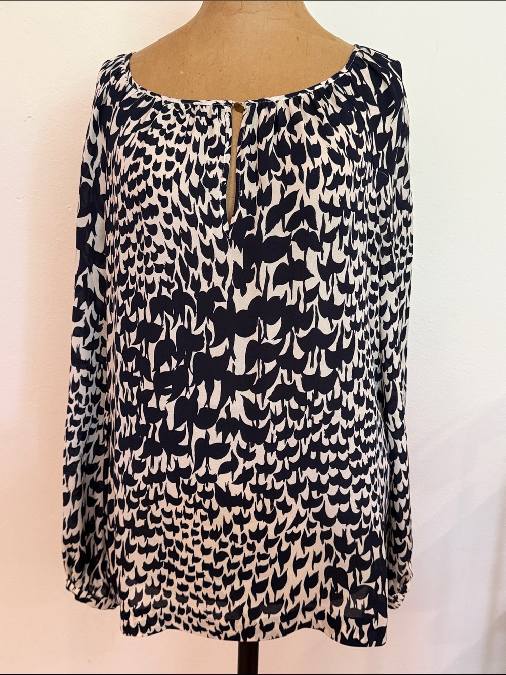 Tory Burch sz 2 silk‎ navy and white bird print Long Sleeve Blouse
